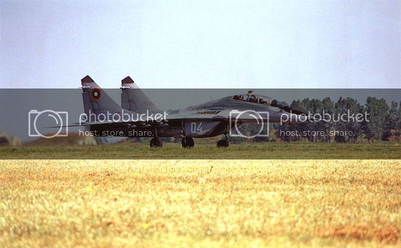 mig29taxiing7al8.jpg