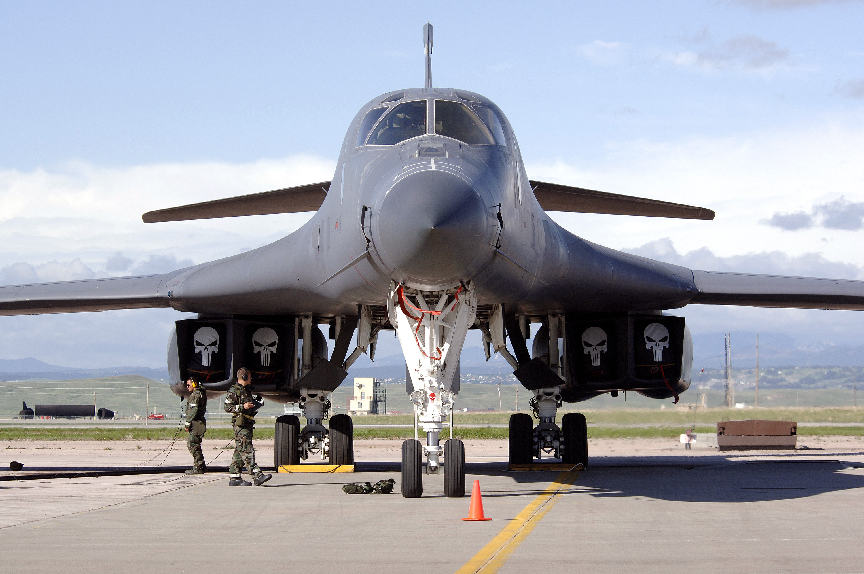 B-1B_Lancer_Awaits_Inspection.JPG