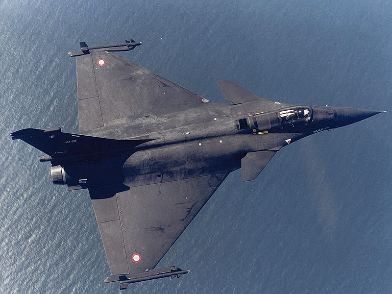 AIR_Rafale_Black_Top_Over_Water_lg.jpg