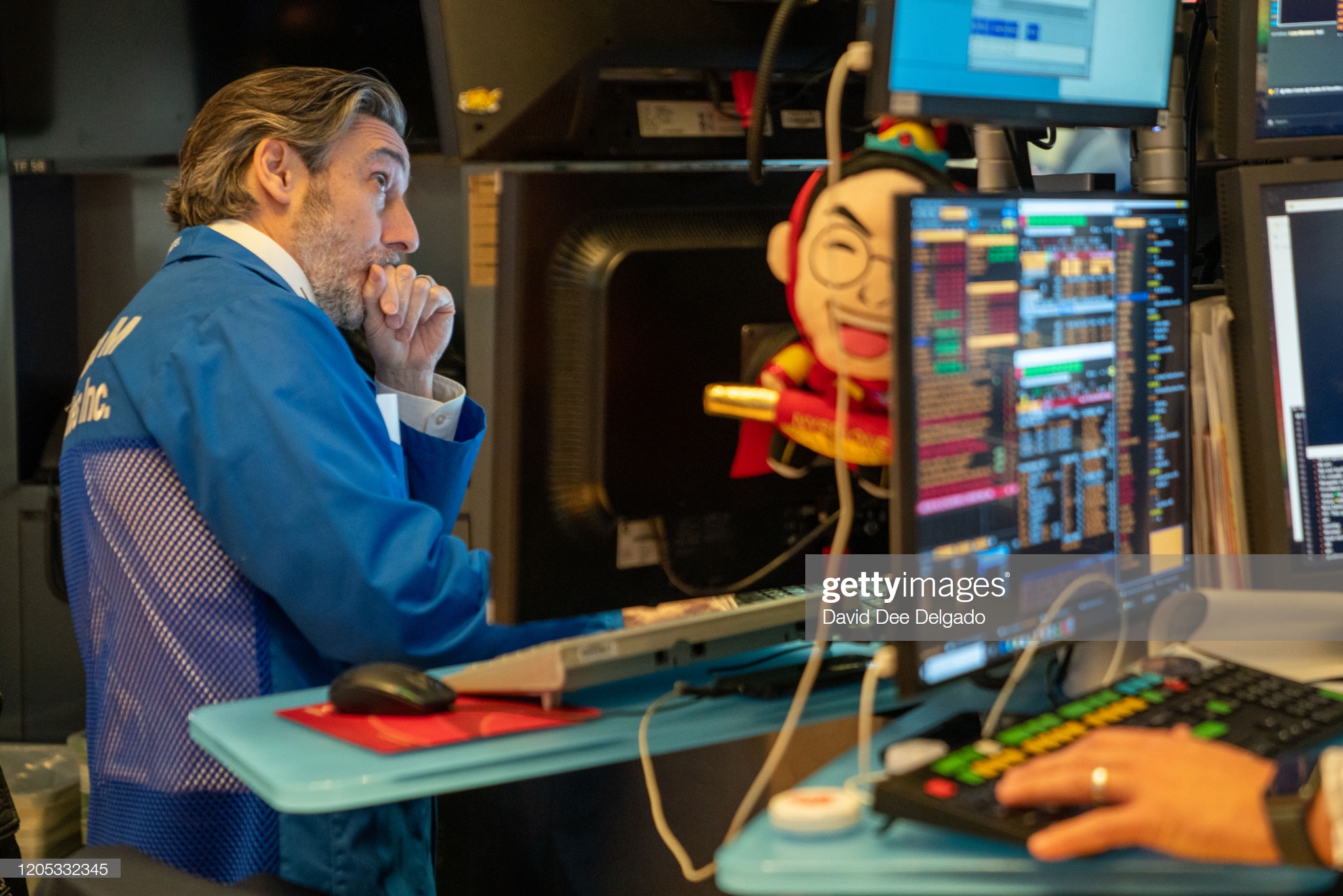 traders-work-the-floor-of-the-new-york-stock-exchange-on-march-5-2020-picture-id1205332345