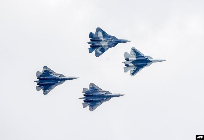 مجموعة من طائرات Sukhoi Su-57 الحربية