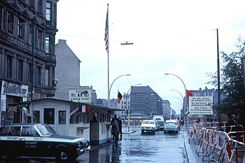 350px-Berlin_-_Checkpoint_Charlie_1963.jpg