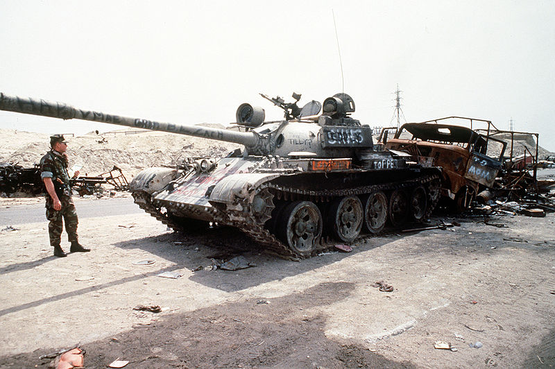 800px-Destroyed_Iraqi_T-55_on_highway_between_Basra_%26_Kuwait_City_1991-04-18_2.JPEG