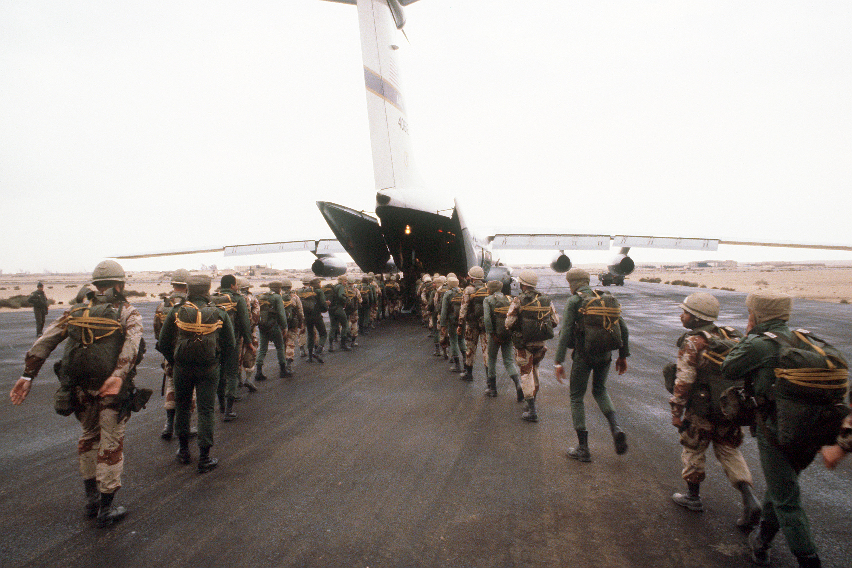 Egyptian_and_U.S._troops_board_a_C-141_Starlifter_aircraft_during_-Exercise_Bright_Star_'82_DF-ST-82-10034.jpg