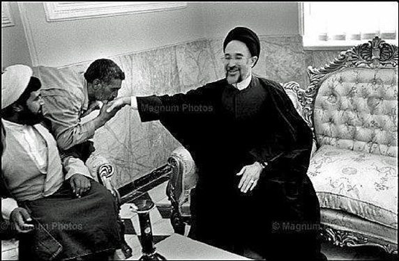 Khatami-hand-kissing.jpg