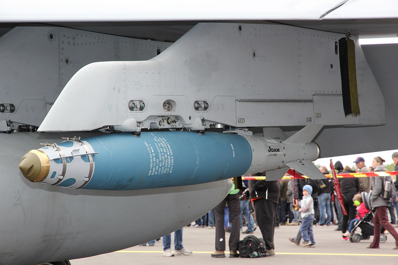 1280px-F-18D_Hornet_HN-466_Turku_Airshow_2015_03_JDAM.JPG