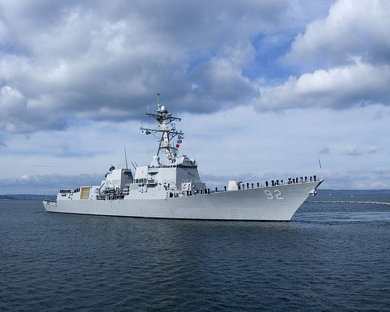 800px-USS_Momsen_%28DDG_92%29_stbd_bow_view.jpg