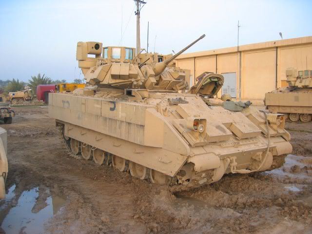 Bradley_M2A3_AIFV_tracked_armoured_infantry_fighting_vehicle_United_States_American_US_Army_640.jpg