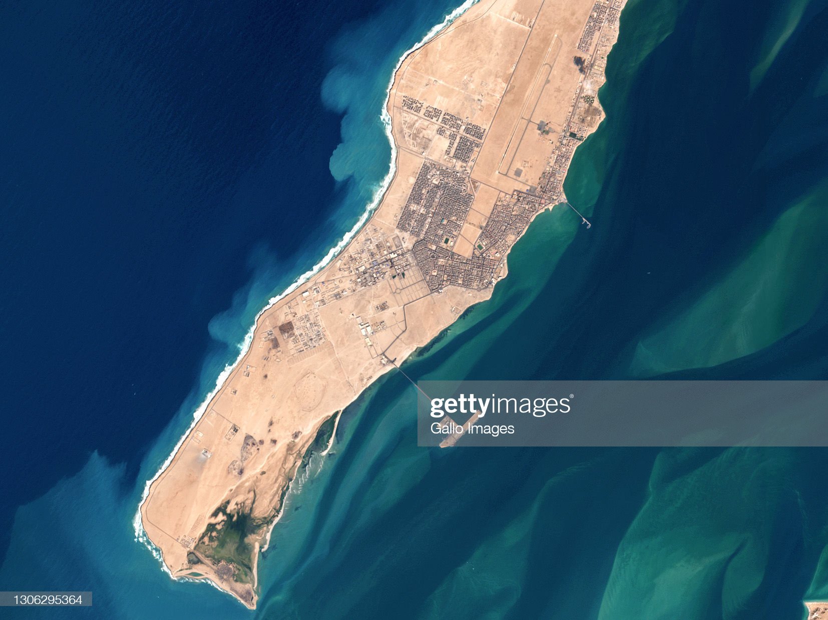 dakhla-in-moroccoadministered-western-sahara-picture-id1306295364