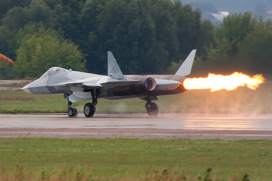 PAK_FA_T_50_compressor_stall_on_MAKS_2011.jpg