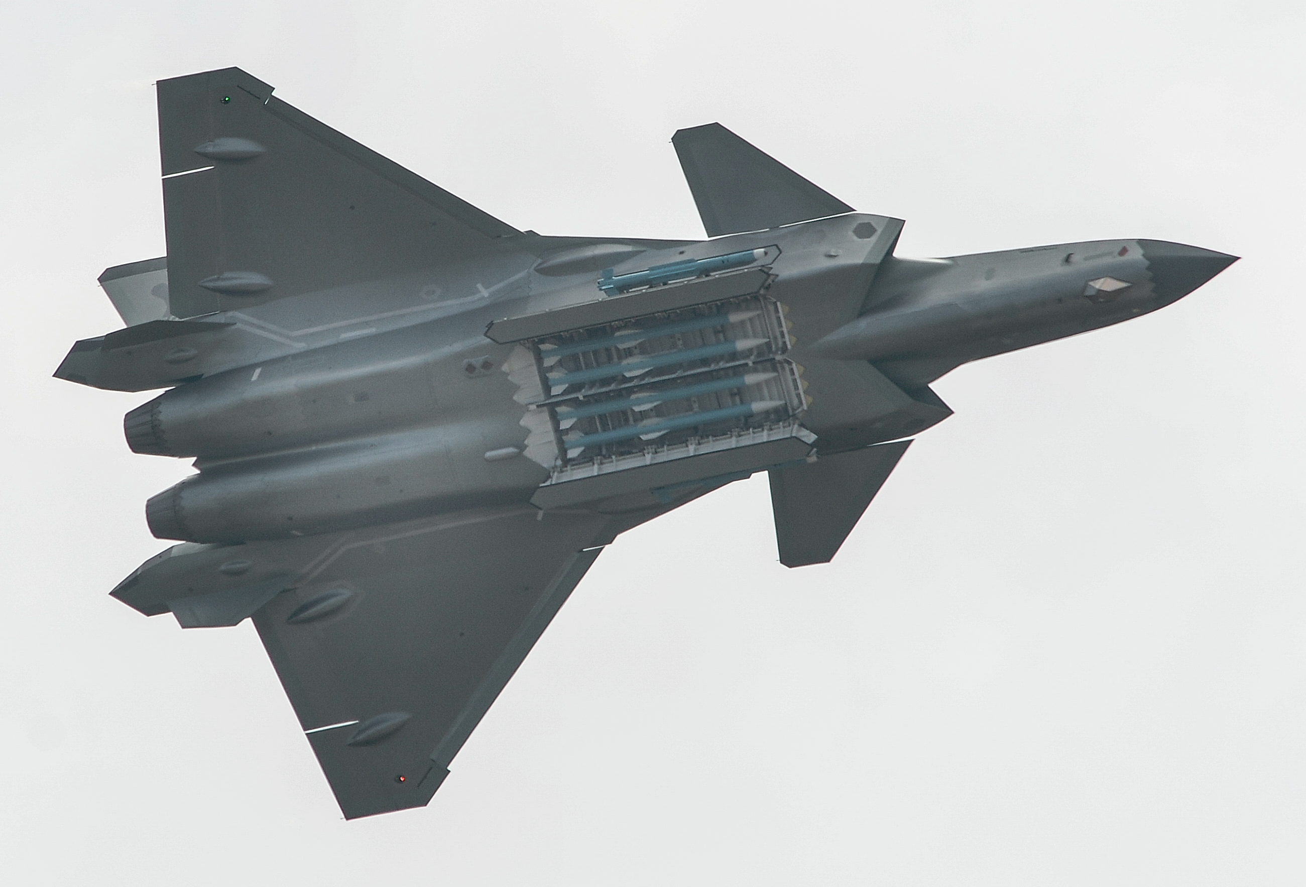 J-20_fighter_%2844040541250%29_%28cropped%29.jpg