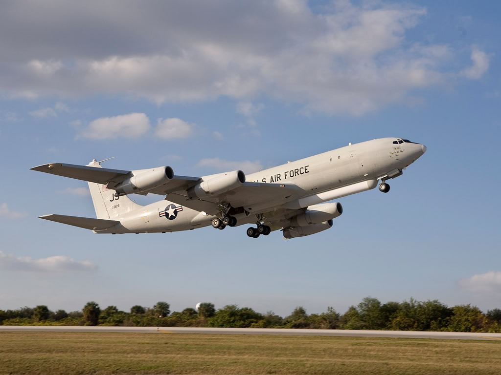 AIR_E-8C_Re-engined_First_Flight_2008-12-20_lg.jpg