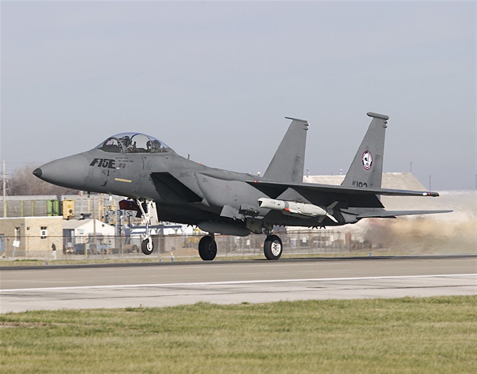 ord_slam-er_on_f-15_strike_eagle_lg.jpg