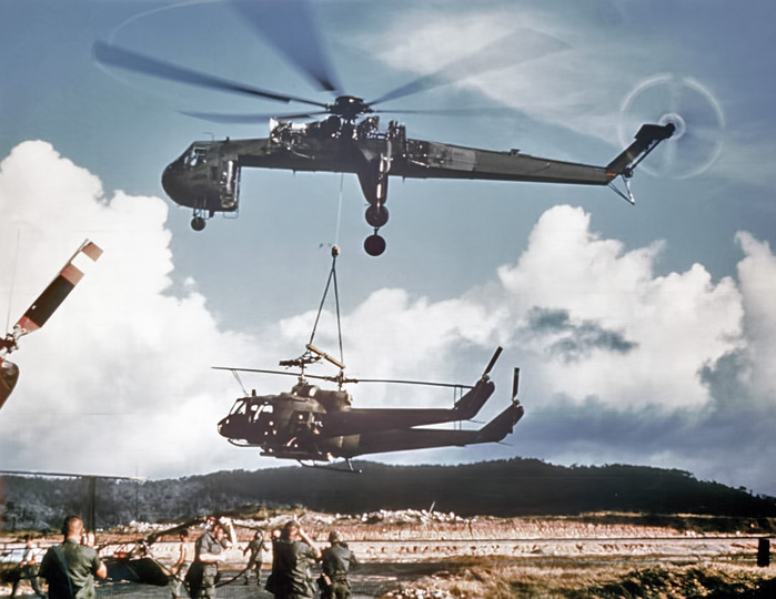 Sikorsky_Skycrane_carrying_2_Hueys_c.jpg