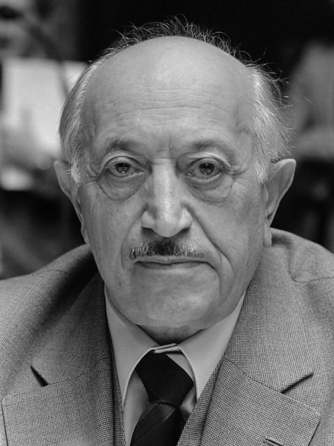 675px-simon_wiesenthal_1982-480x640.jpg