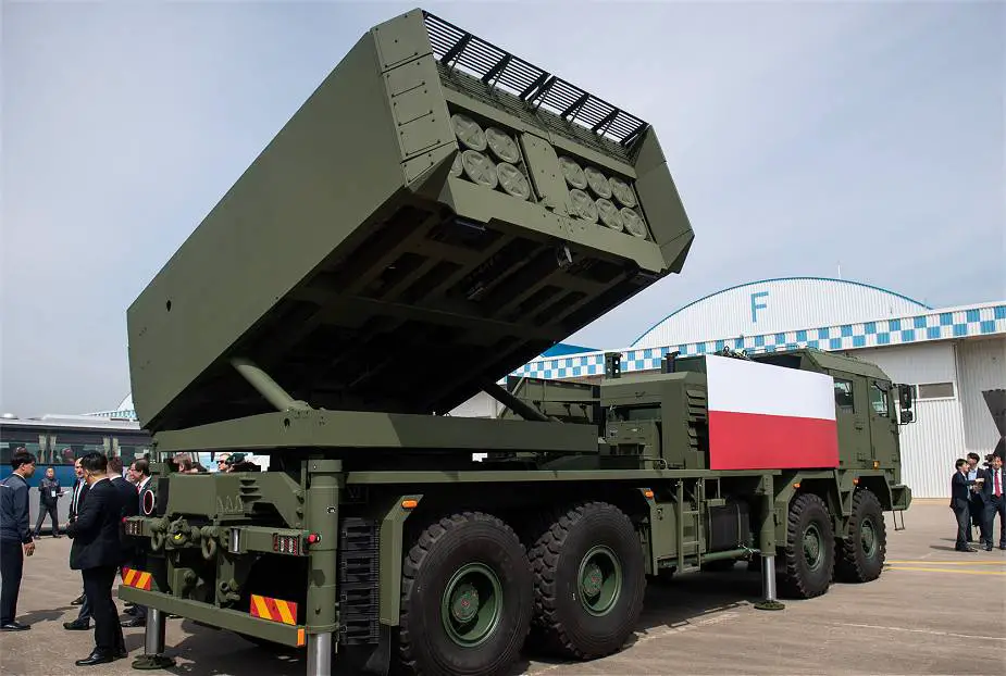 Poland_unveils_South_Korean_Chunmoo_rocket_launcher_pod_mounted_on_Polish_Jelcz_truck_925_001.jpg