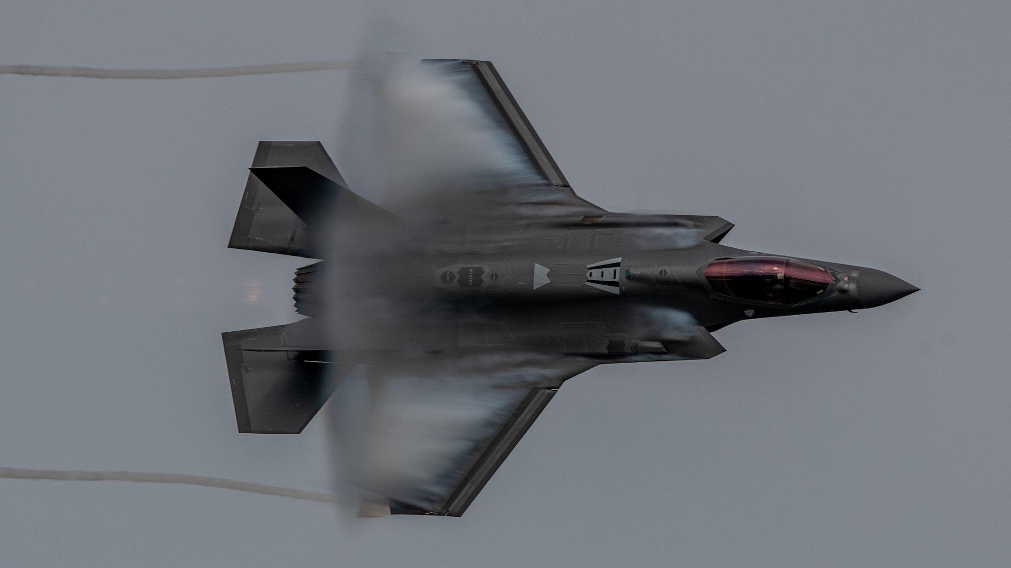 www.nellis.af.mil
