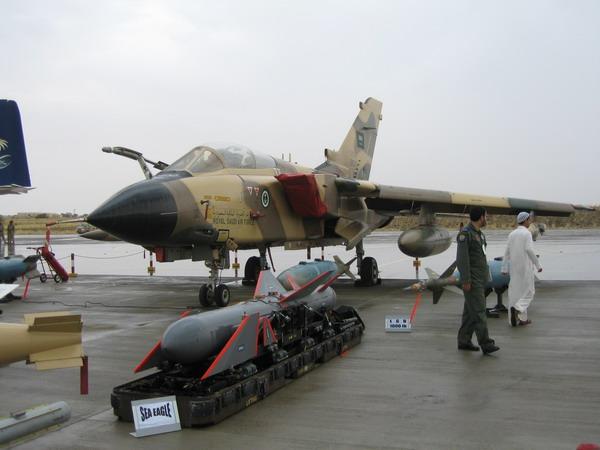 BsxFexQCYAALIs9.jpg