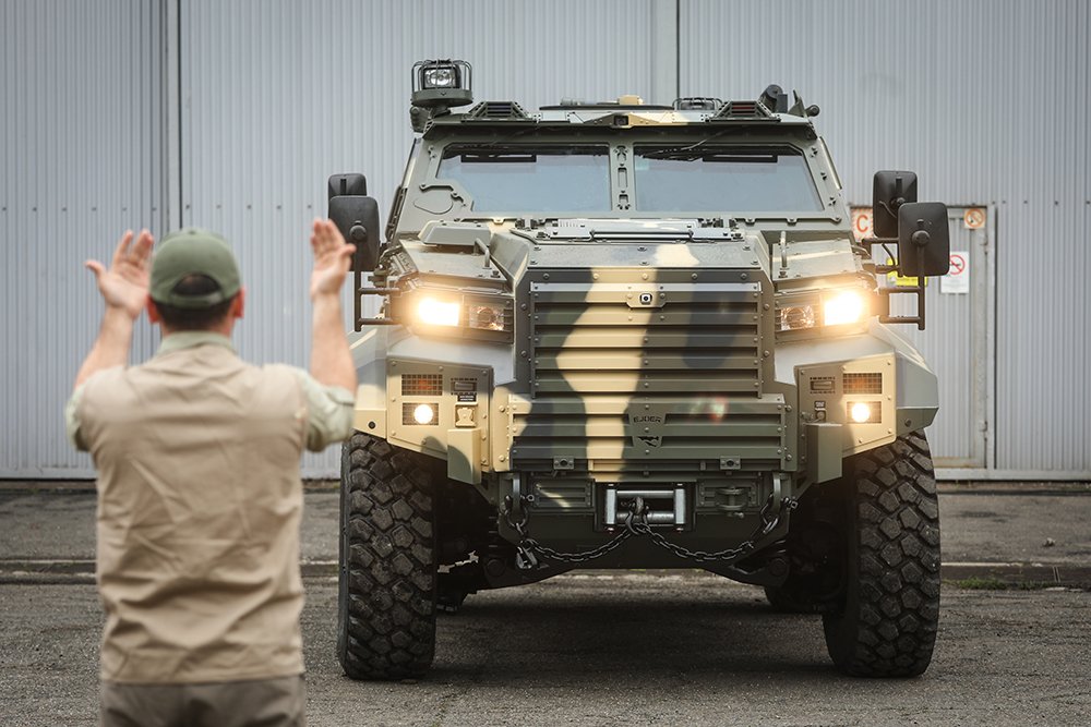 D62ZZU2X4Ac3vGQ.jpg