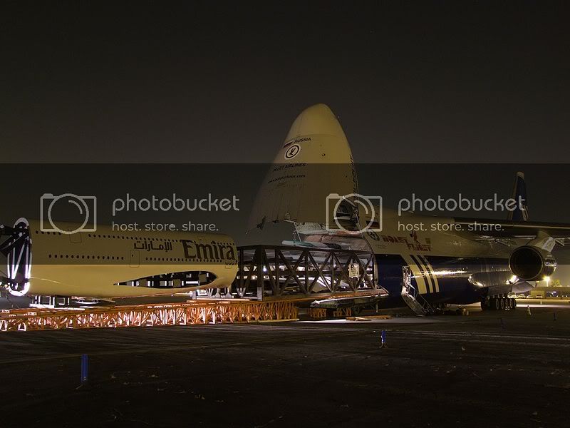 800px-Polet_Airlines_An-124_swallow.jpg