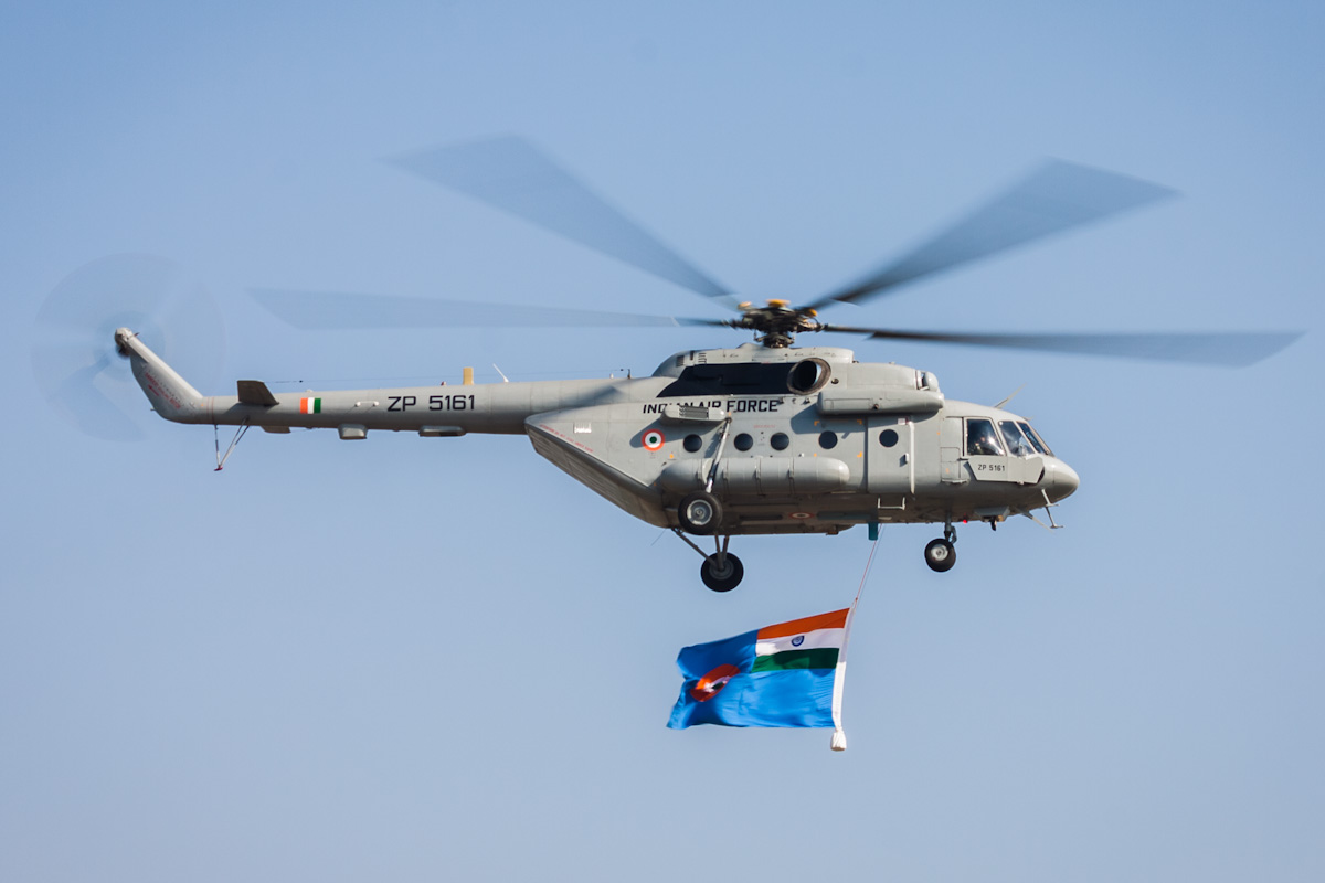 Indian_Air_Force_Mil_Mi-17v5_Flag.jpg