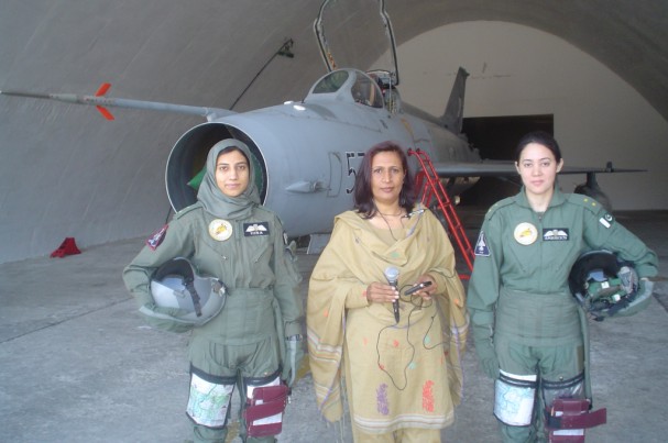 UksImages_radioprojects_Rukhsana++with+flying+officers+at+PAF+Base+Mianwali.jpg