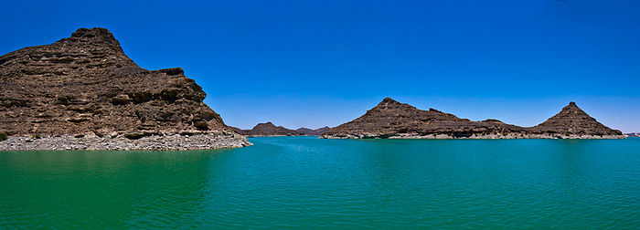 700px-Lake-nasser.jpg