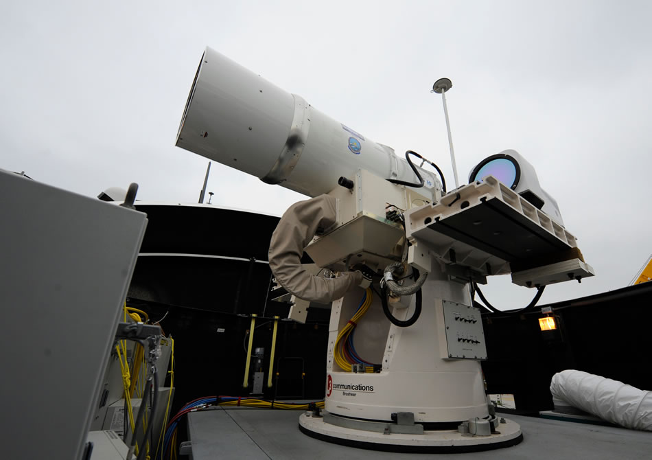 Laser-Weapon-System-USS-Dewey-04-2013.jpg