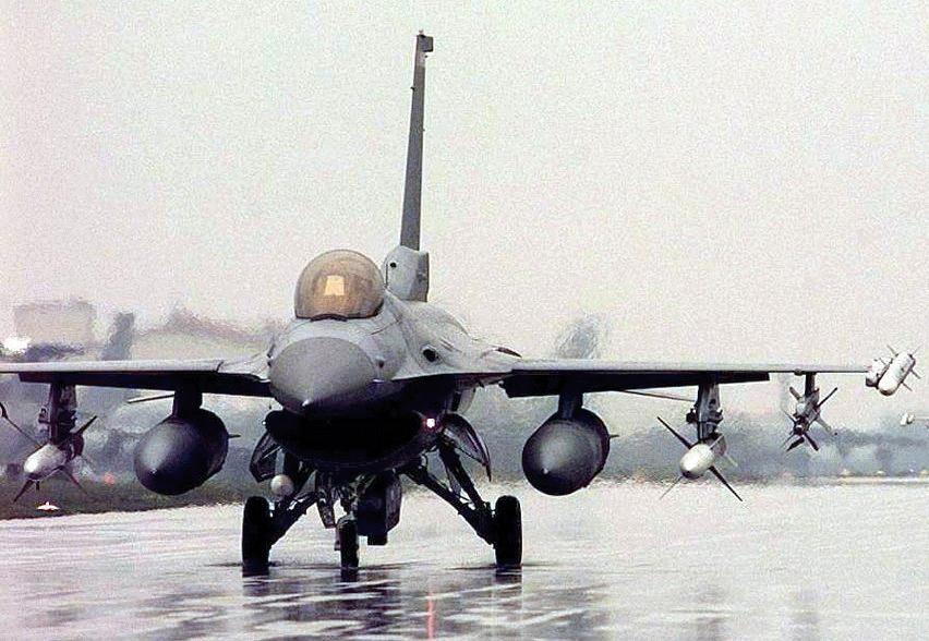 f-16-990780a.jpg