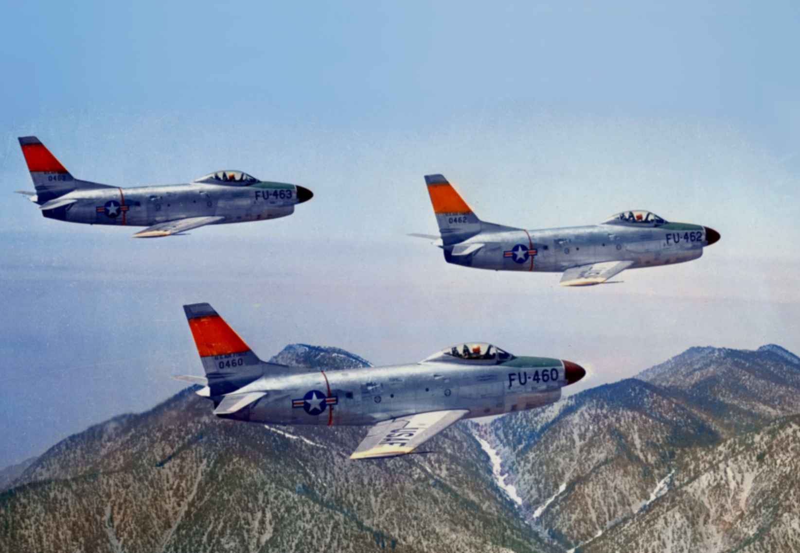 North_American_F-86D-1s_USAF_in_flight.jpg