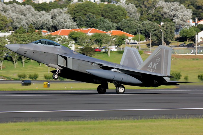 F-22-Lajes-2-685x456.jpg