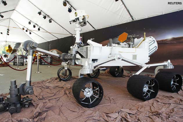 nasas-mars-rover-curiosity-drives-solo-for-first-time_010913011048.jpg