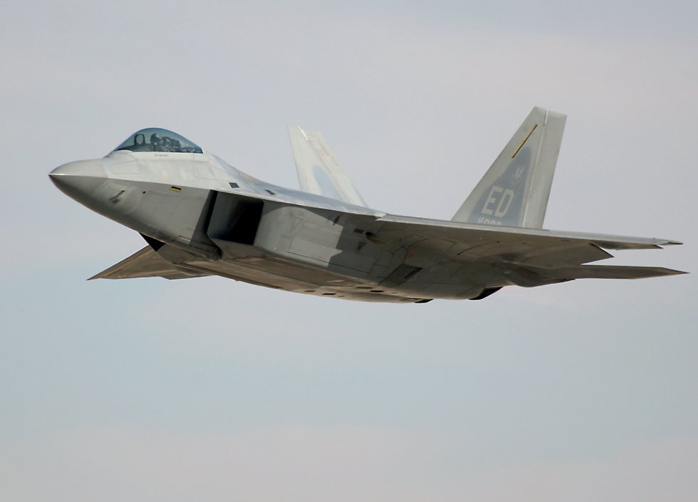 F22From10oClock_1.jpg