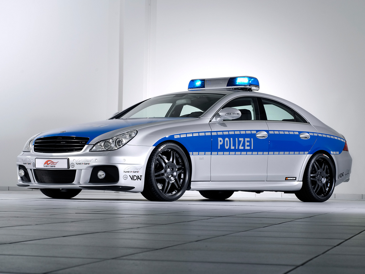 2006-Brabus-Rocket-Police-Car-based-on-Mercedes-Benz-CLS-Front-And-Side-1280x960.jpg