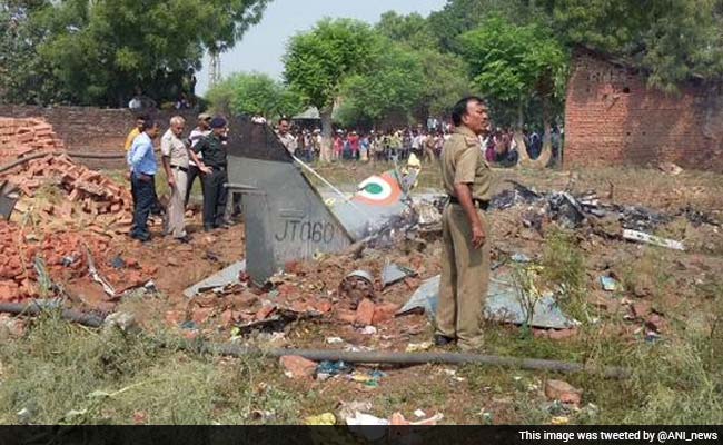 jaguar-crash-allahabad-650-ani_650x400_41434429186.jpg