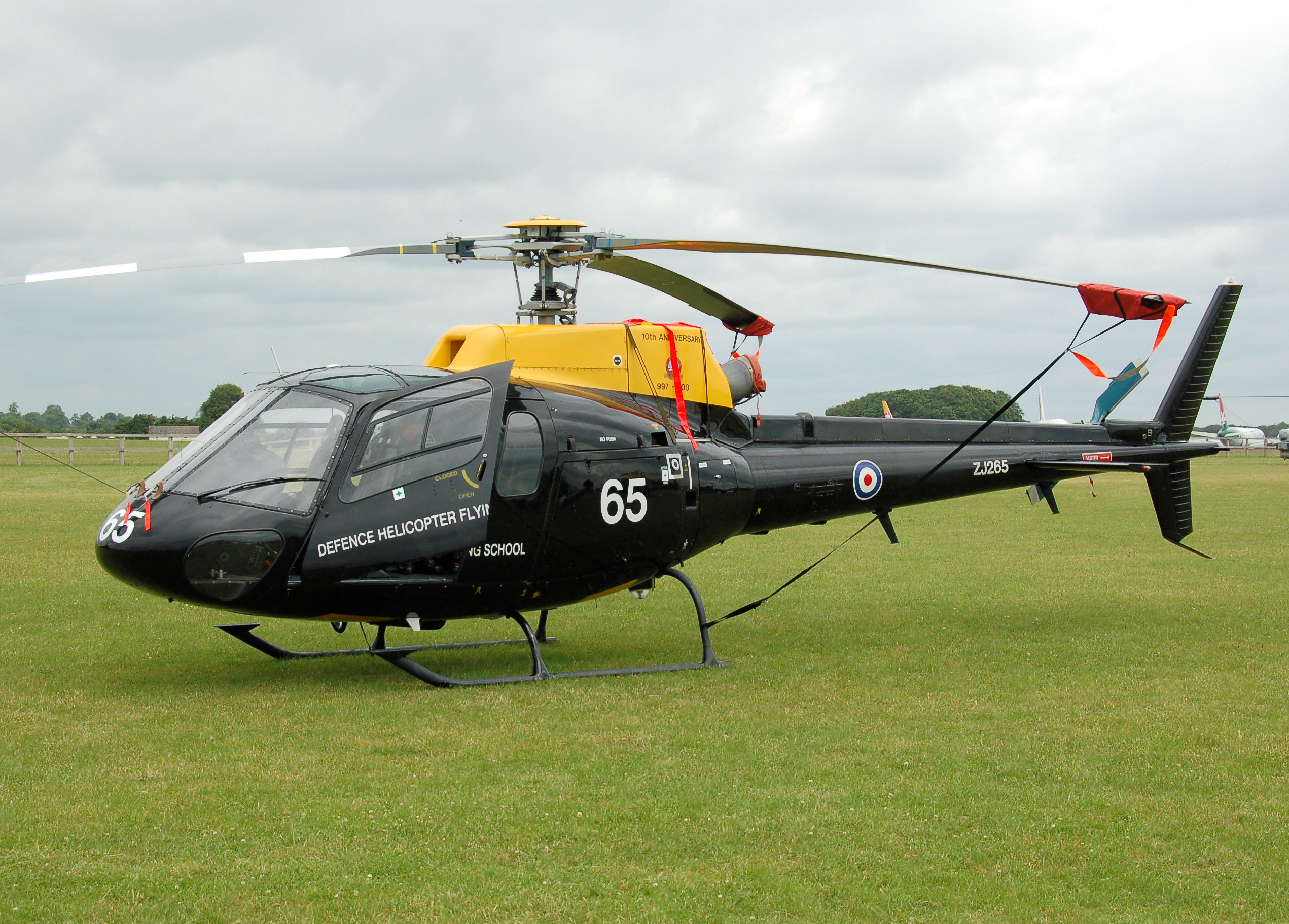 Dhfs_eurocopter_as.350bb_squirrel_ht1_arp.jpg