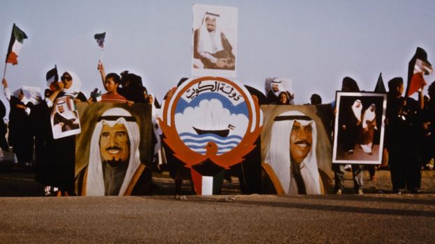 متظاهرون كويتيون ضد اجتياح العراق لبلدهم عام 1992