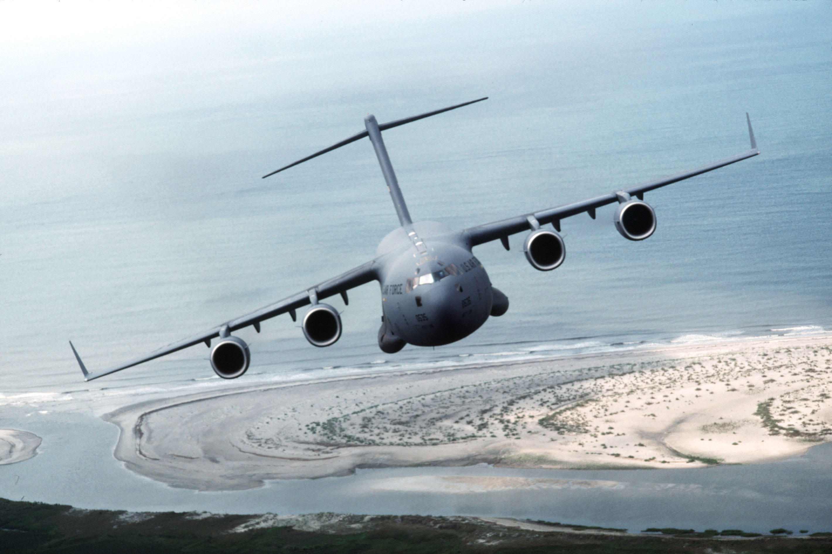 C-17_Globemaster_III_(2152145617).jpg