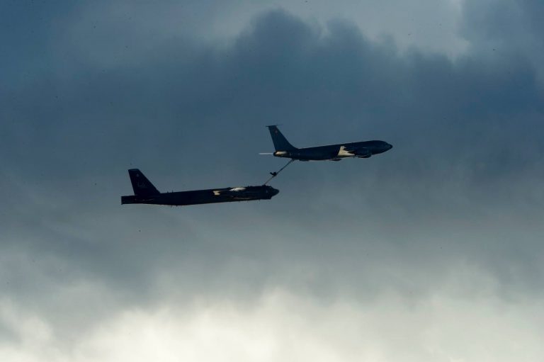 B-52-refueled-by-C-135FR-768x511.jpg