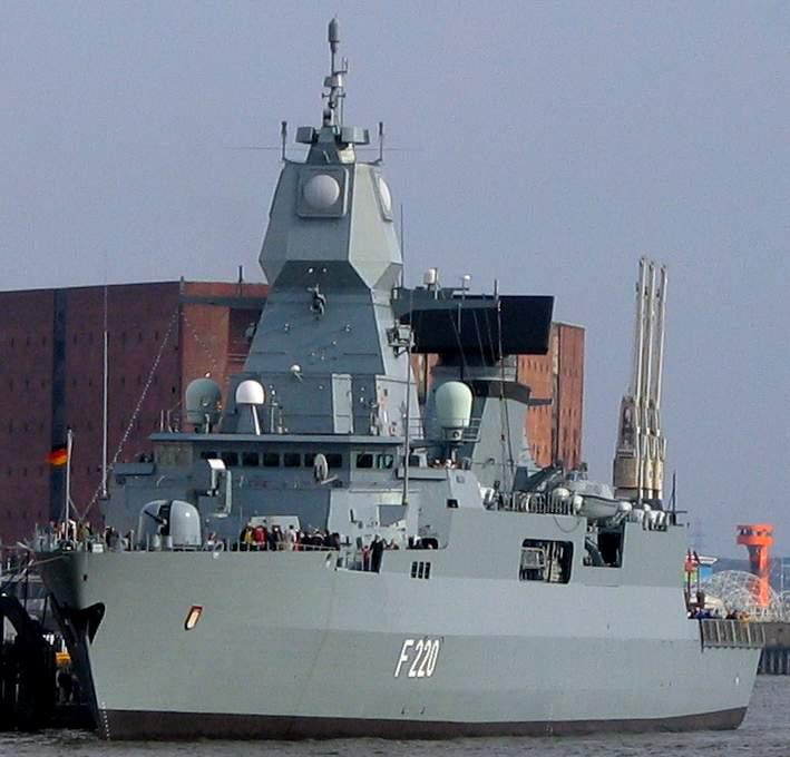 F_220_Fregatte_Hamburg.jpg