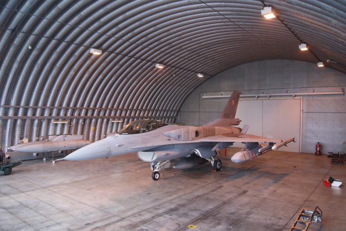 C2obgkeXAAMndG2-696x466.jpg