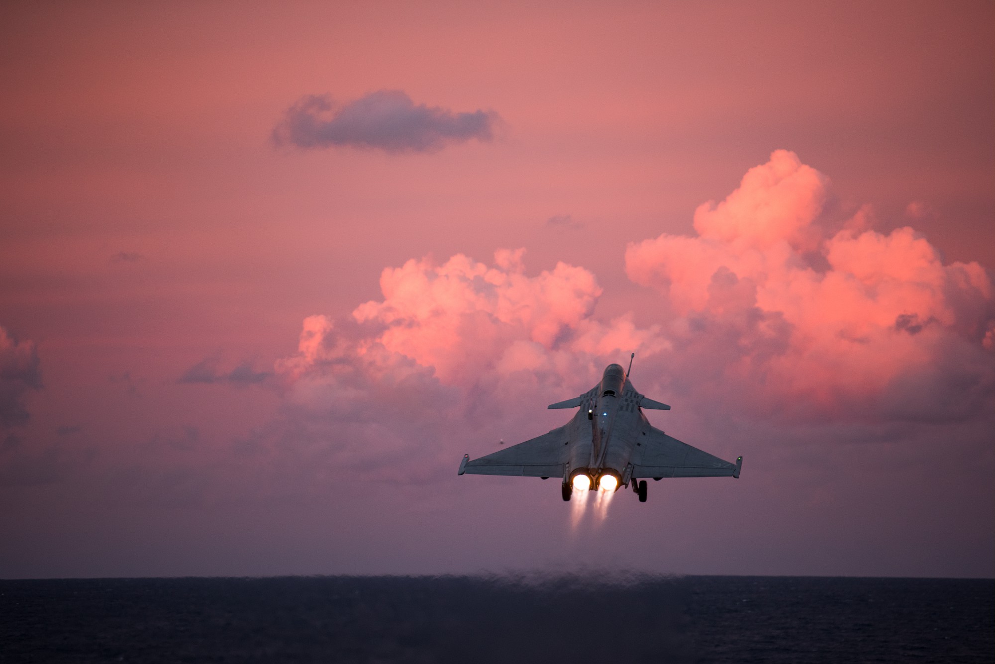 www.dassault-aviation.com