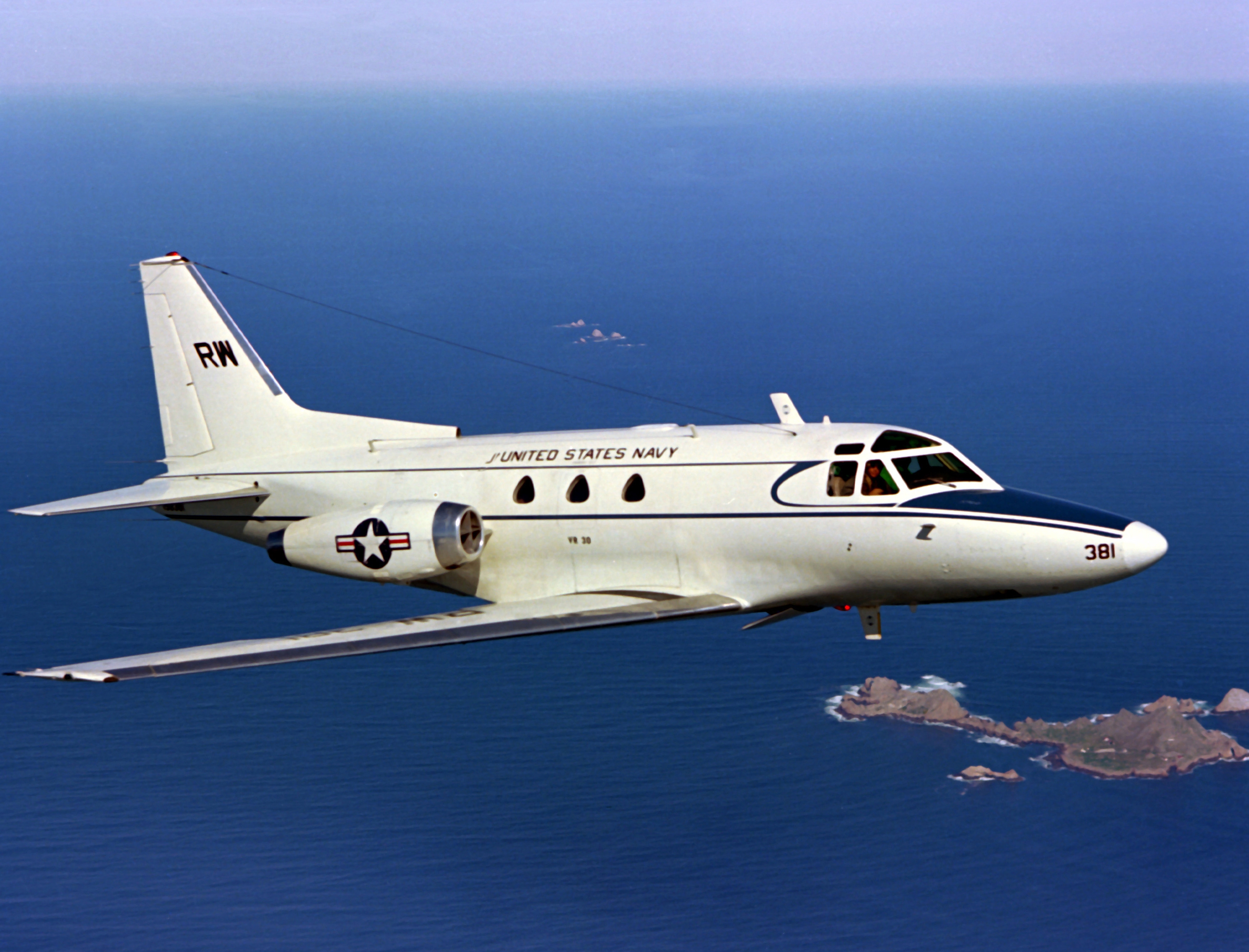 CT-39E_Sabreliner_VR-30_in_flight_1980.JPEG