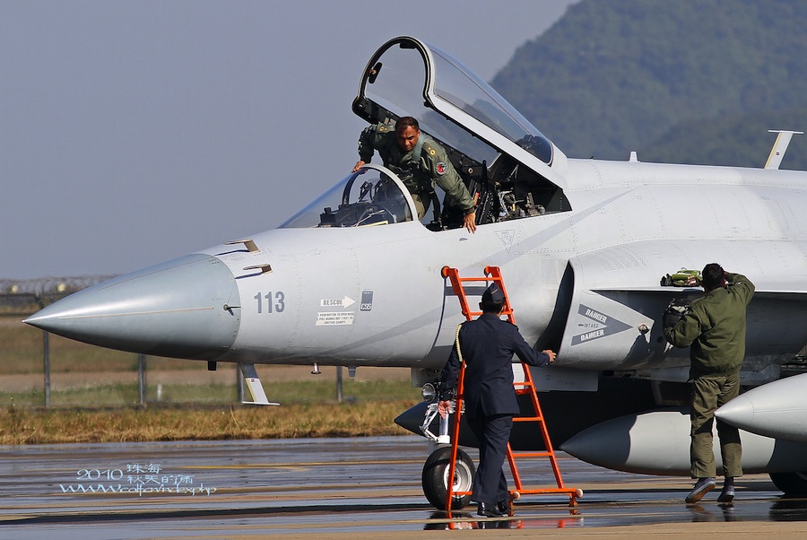 jf17-fc1-thunder-fighter-zhuhai-airshow-.jpg