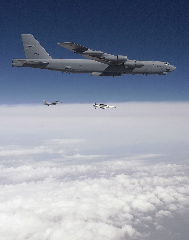 800px-B-52_releases_the_MOP_during_a_weapons_test.jpg