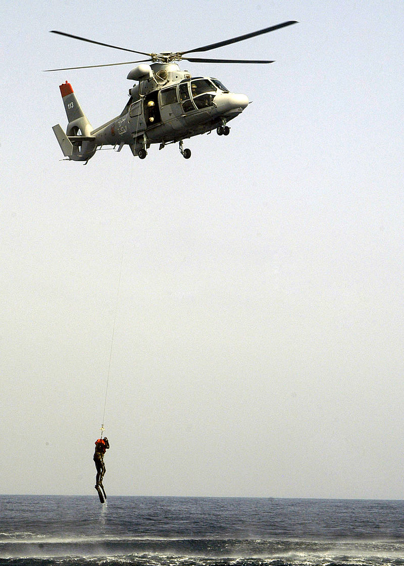 800px-Moroccan_HH-65A_Dolphin_helicopter._dropping_a_search_and_rescue_swimmer.jpg
