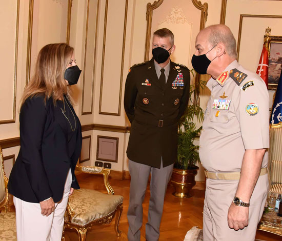 وزير الدفاع يلتقى قائد الحرس الوطنى الأمريكى (3)