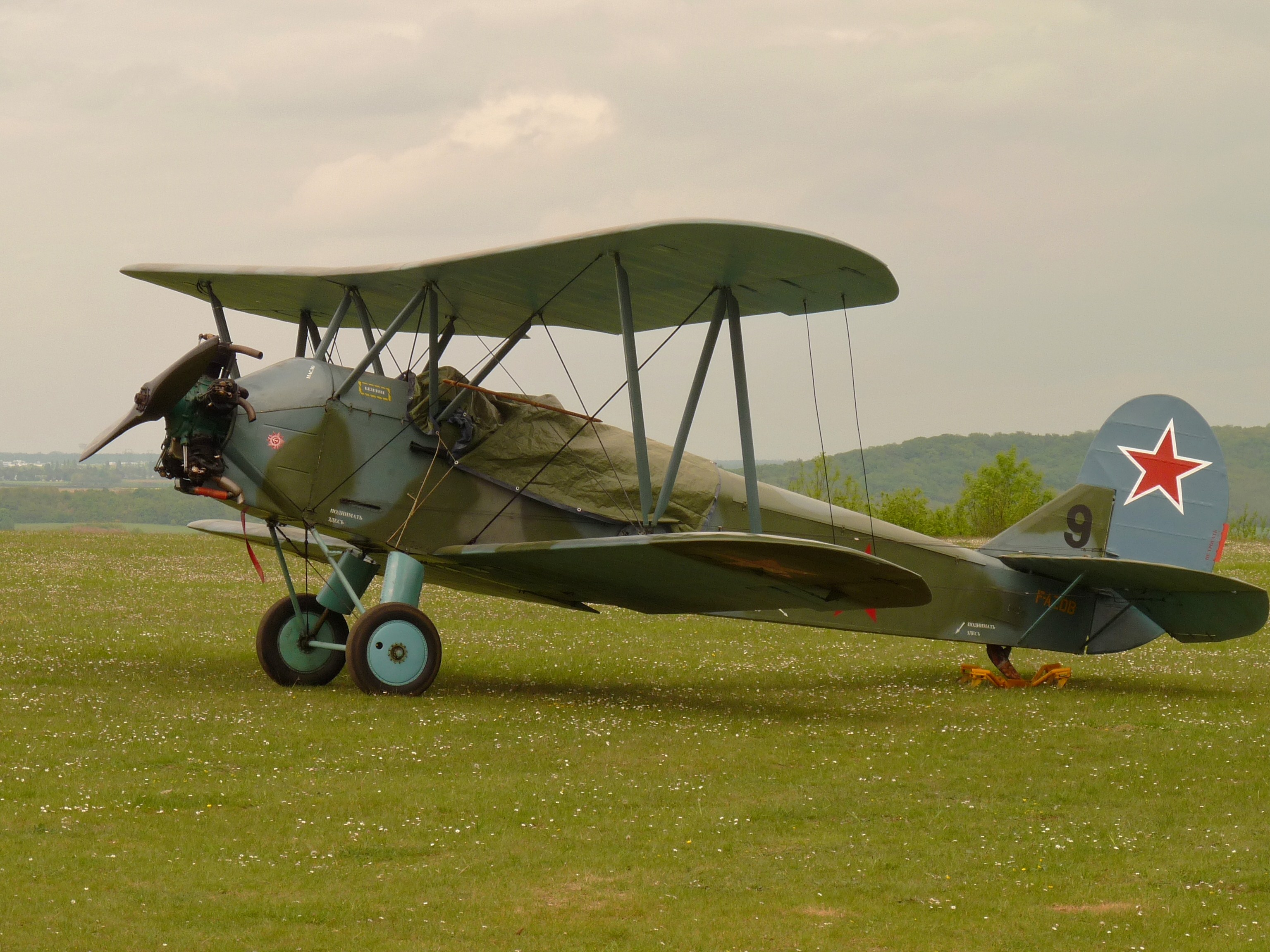 Polikarpov_Po-2_Amicale_Jean-Baptiste_Salis.jpg
