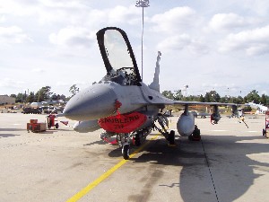 Small%20F-16.jpg