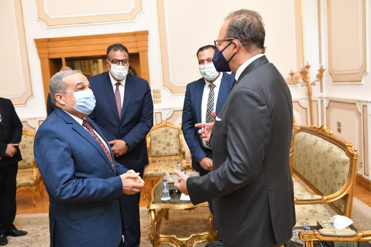 المهندس محمد أحمد مرسي وزير الدولة للإنتاج الحربي خلال اللقاء